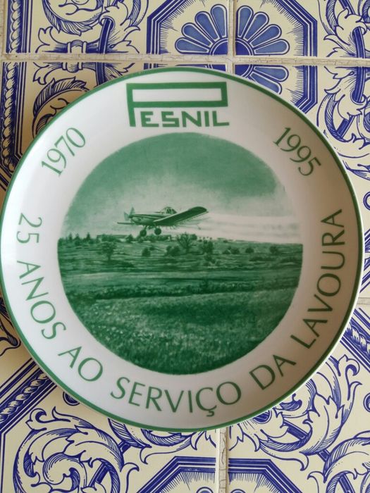 Prato antigo em loiça dos 25 anos da empresa PESNIL  1975/1995