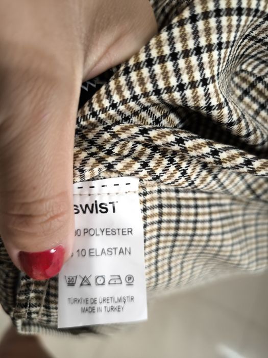 Garnitur w kratę z kamizelką