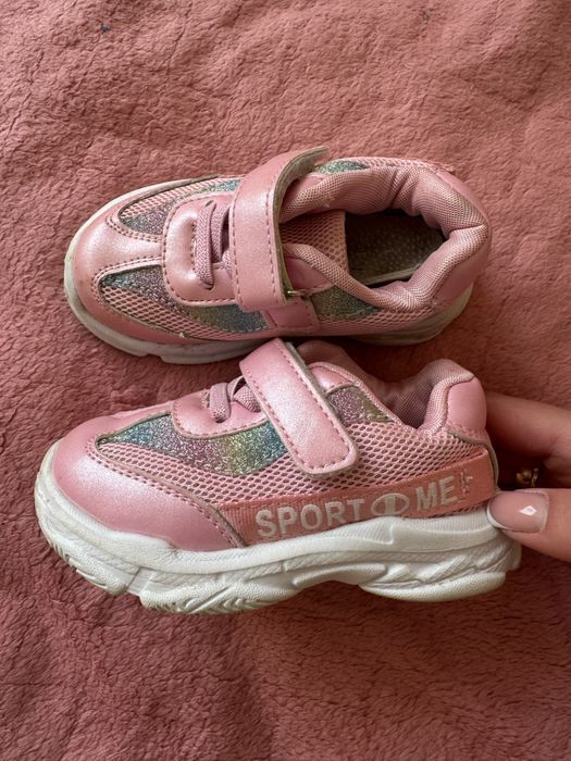 Кросівки для дівчаток