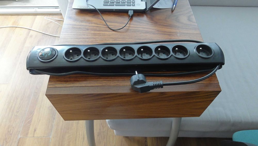 Listwa zasilająca antyprzepięciowa Qoltec z zab. 8 gniazd 1.8M