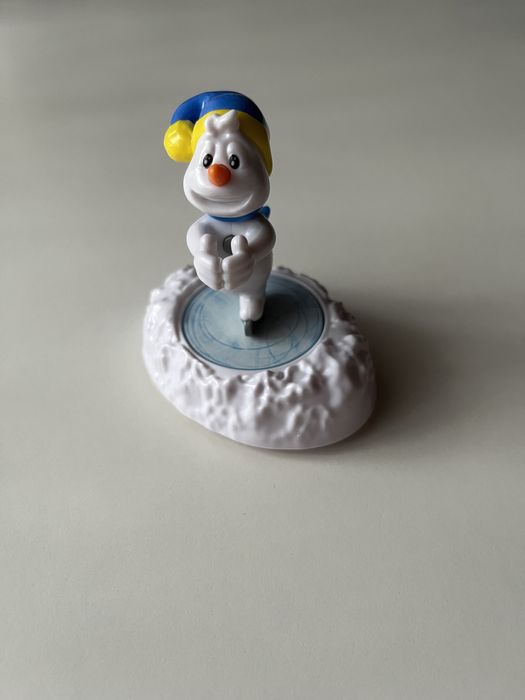 Новорічні прикраси з Кіндер Максі та електронна свічка набір