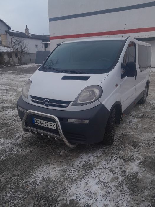 Опель.    Віваро.