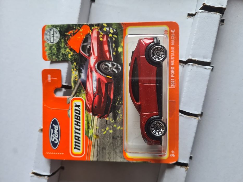 Autko matchbox Ford Mustang mach-e