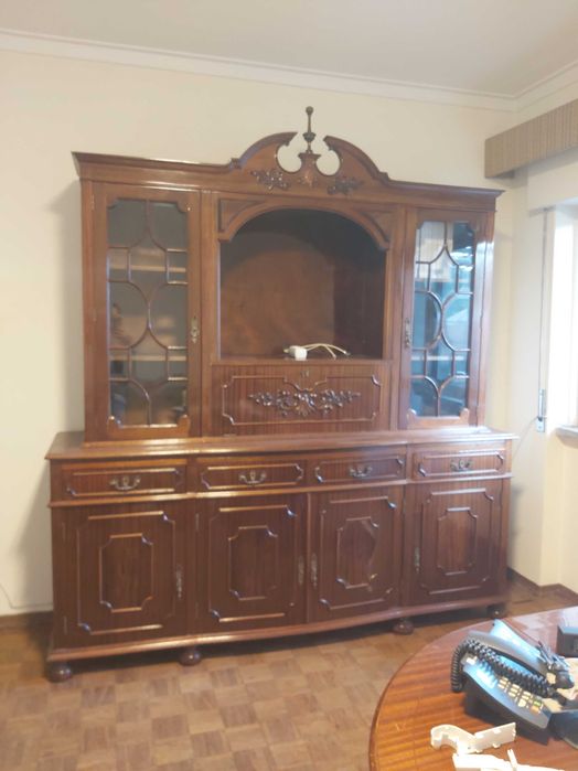 armário vintage de madeira