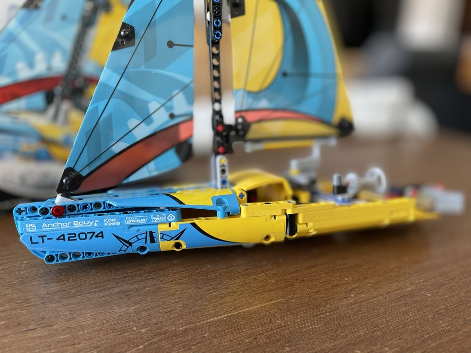 LEGO Technic Racing Yacht 42074 Kit de construção