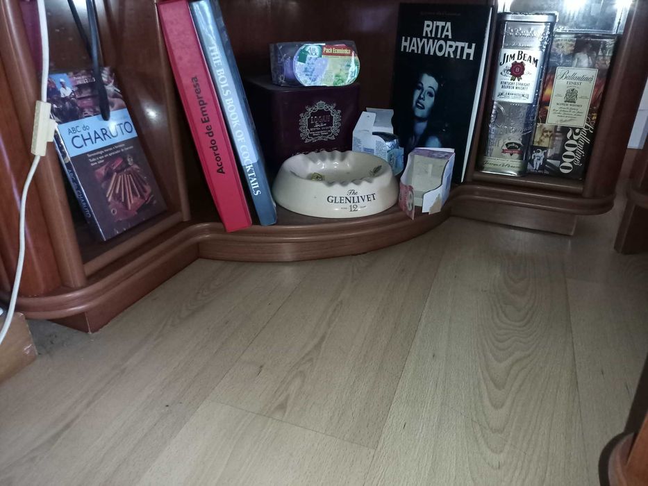 Móvel Bar de canto com balcão e luz