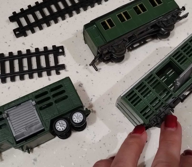 Потяг рельси поїзд іграшка хлопцю вагони железная дорога транспорт