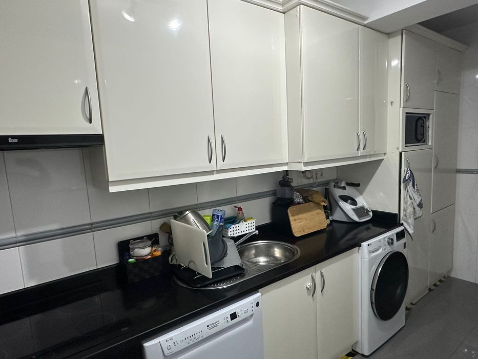 Cozinha usada em bom estado de conservação