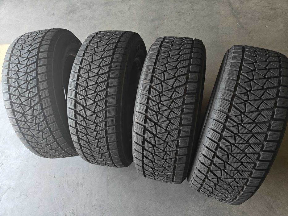 R18 255 60 шини зимові Bridgestone Blizzak DM-V2 як нові арктичні липучки