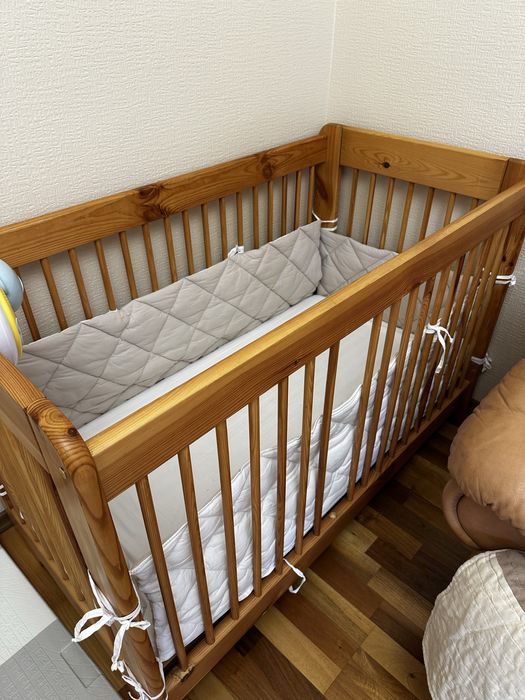 Кроватка детская, деревянная