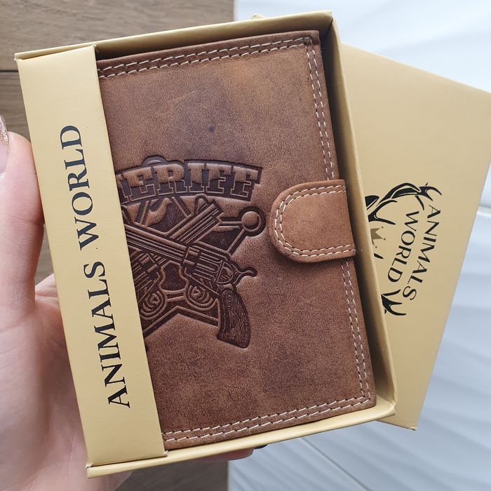 Skórzany portfel męski skóra naturalna pionowy z zapięciem szeryf