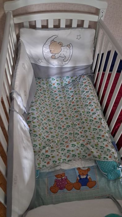 Захисні бортіки для ліжечка