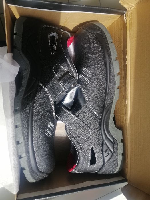 ЗАХИСНЕ робоче взуття GENUINE