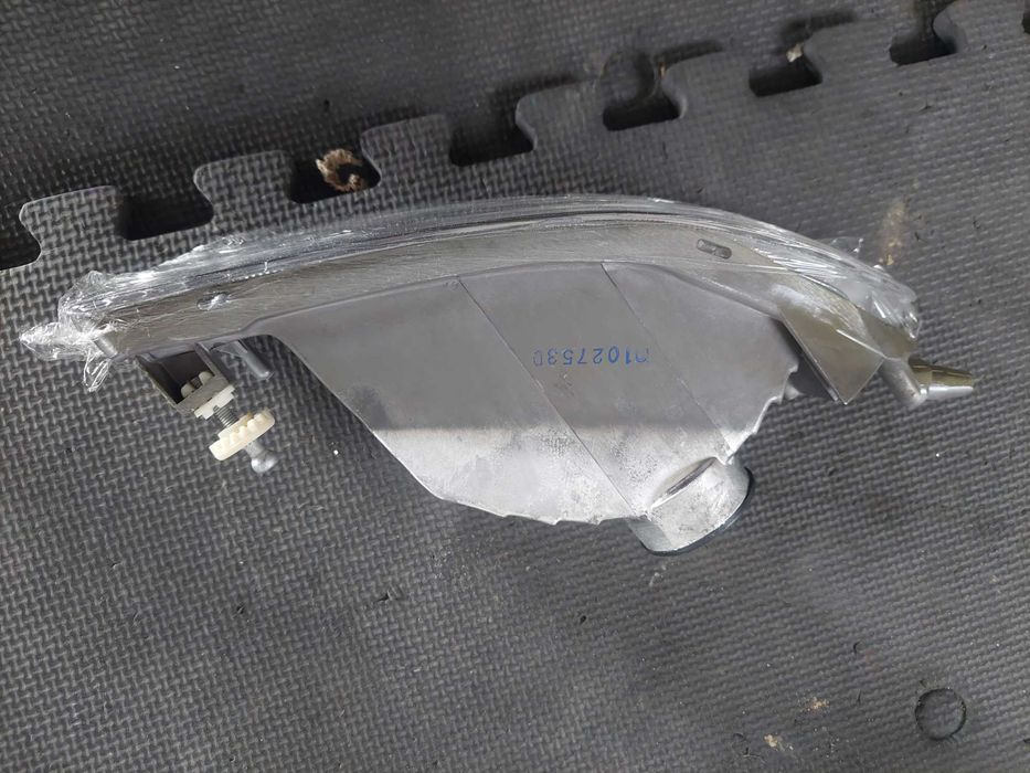 farol suplementar esq NOVO Toyota Corolla e120 e130