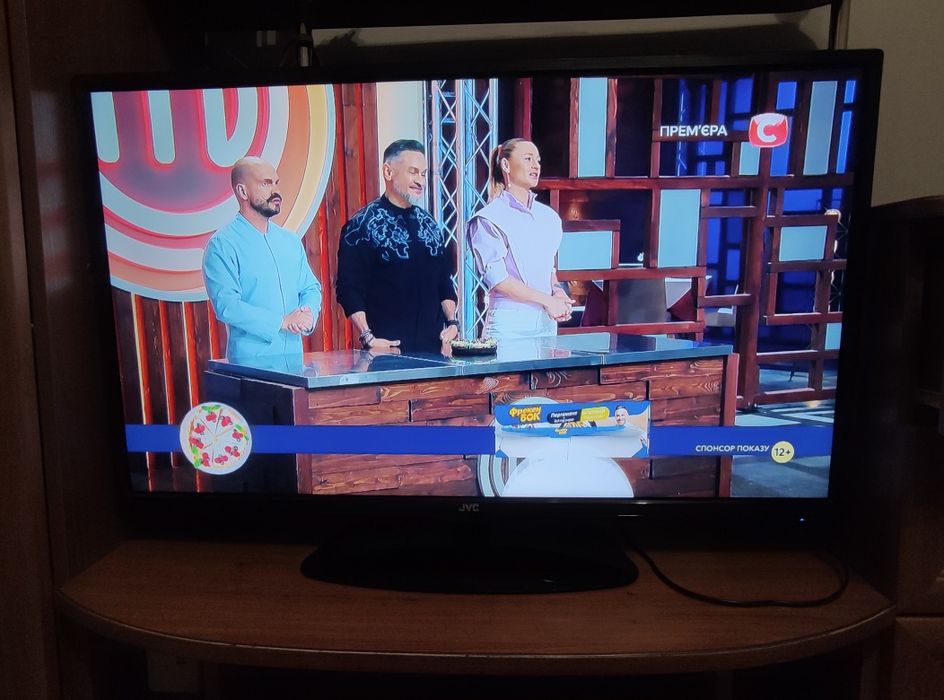 Телевізор 40" JVC LT-40E710 / 1920x1080 / LED / HDMI