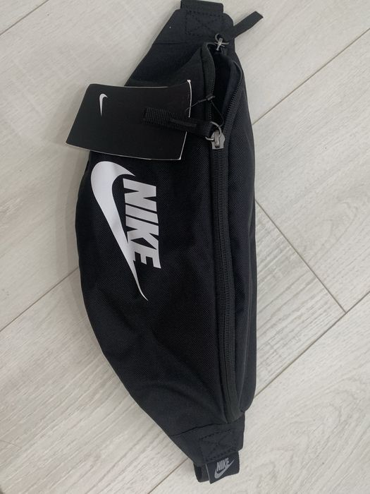 Оригінальна поясна сумка Nike