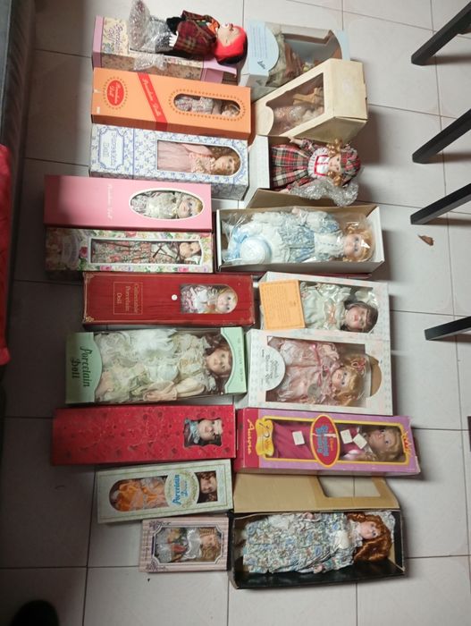 Bonecas de porcelana vintage  ainda nas caixas 18 unidades