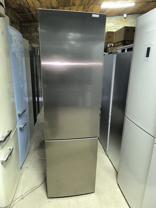 Холодильник Siemens KG39EAI40