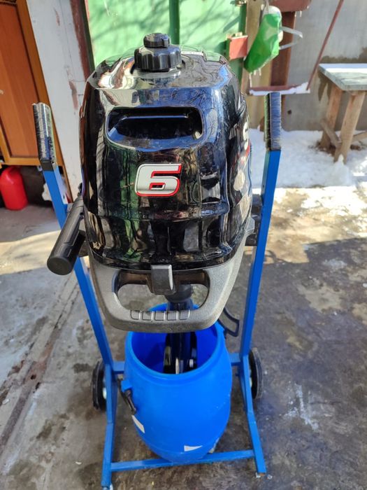 Човен колібрі з мотором