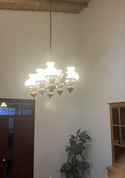 Mobília de sala de jantar completa em Pinho