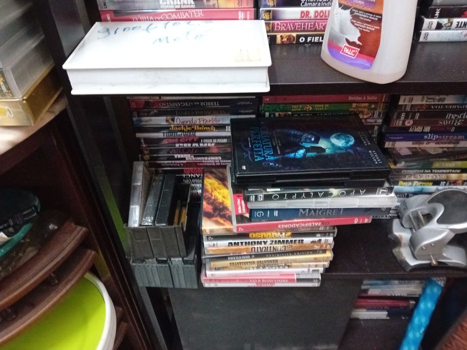 Cassetes, CDs e DVDs