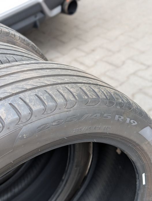 235/45/19 Pirelli Powergy komplet