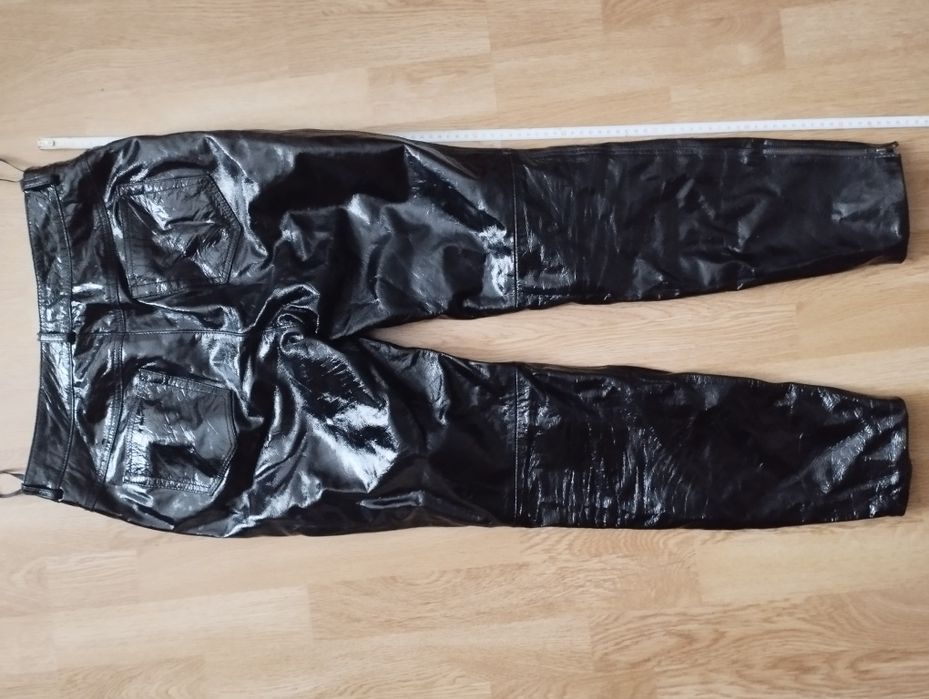 Шкіряні жіночі джинси