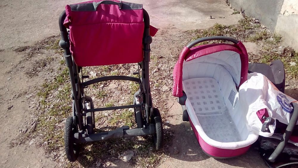 Коляска 3в1: люлька, сидячий блок и автокресло.