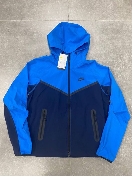 Оригінальна вітровка Nike Tech Woven Jacket  HM7151 в різних кольорах