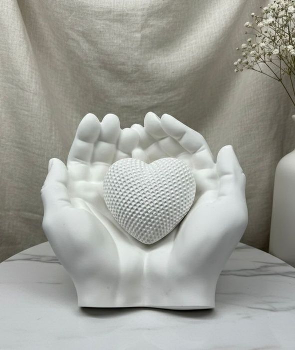 Gesso em forma de maos