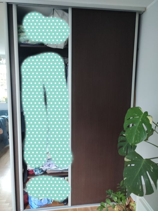 Zabudowa szafy kolor ciemny brąz