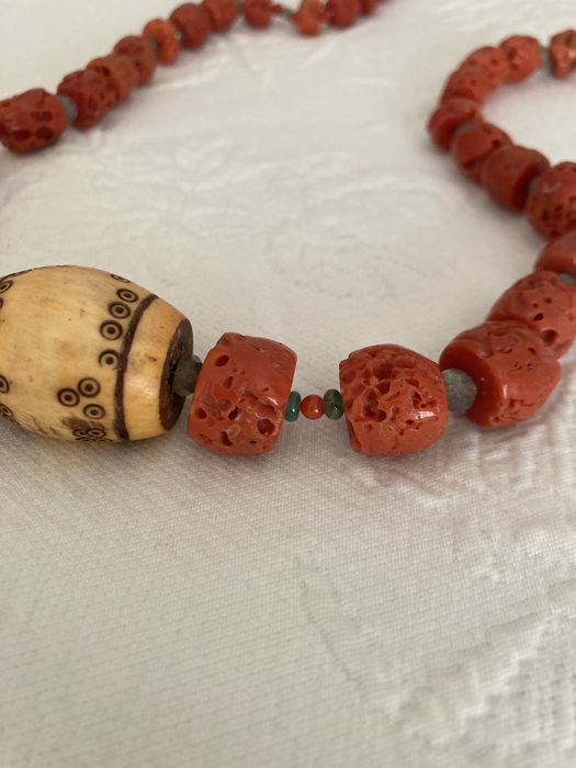 Colar de coral mediterraneo