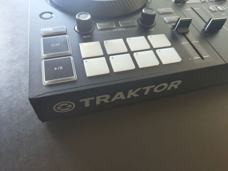 Kontroler DJ Traktor Kontrol s2mk3