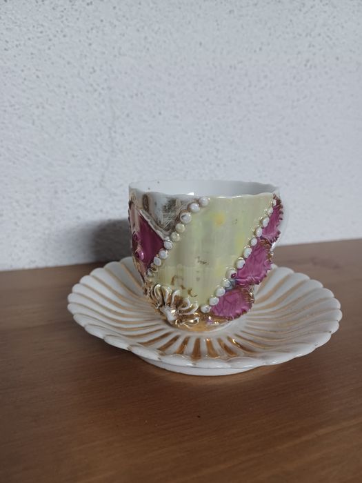 Chávena e Pires muito antigos