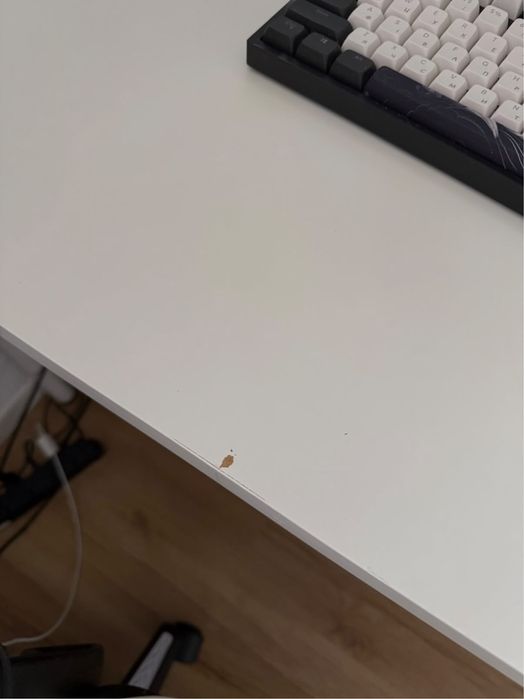 Biurko z mała wadą