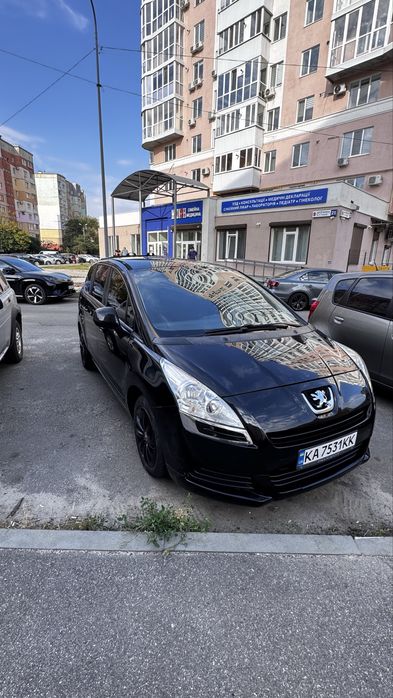 Peugeot     5008
