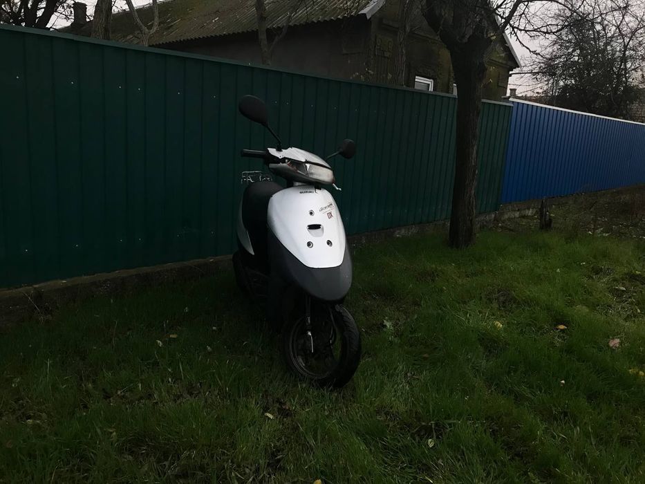 Продам скутер Сузуки литс 2