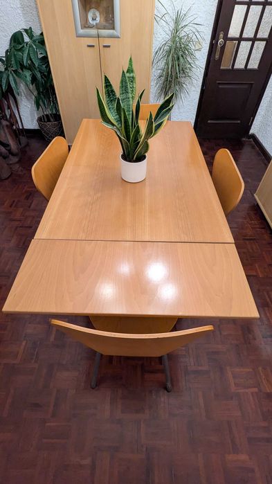 Conjunto inteiro de Mesa + 4 cadeiras + Estante + Aparador