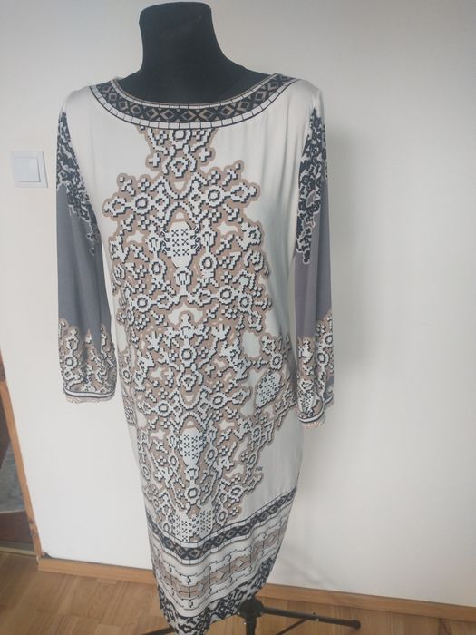 Sukienka we wzory roz L