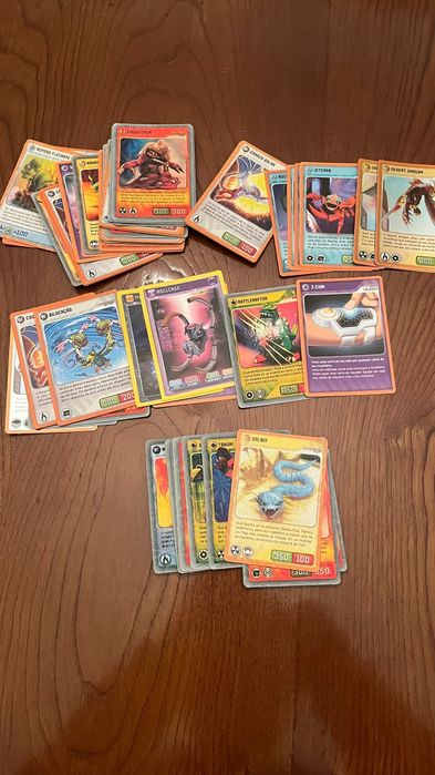 Conjunto de cartas Invizimals