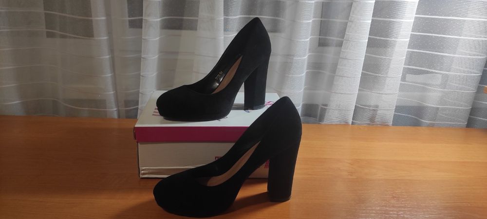 Продам туфлі,замшеві