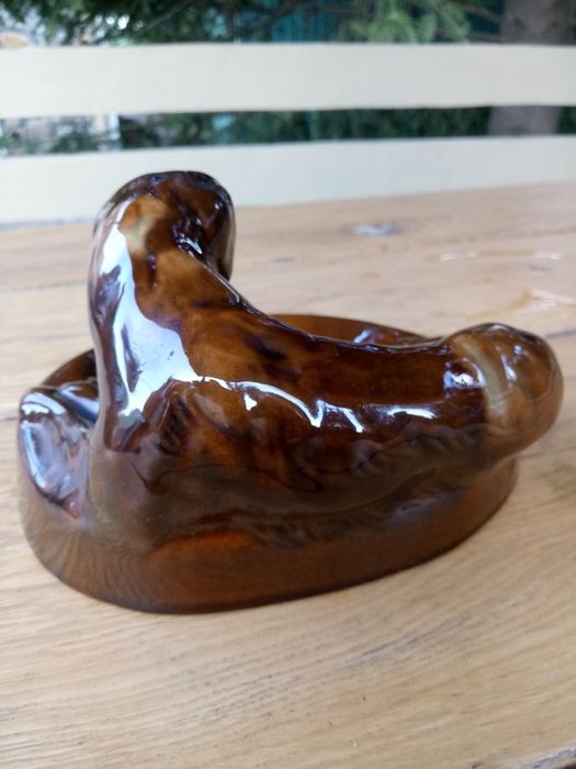 Попільниця у вигляді собаки