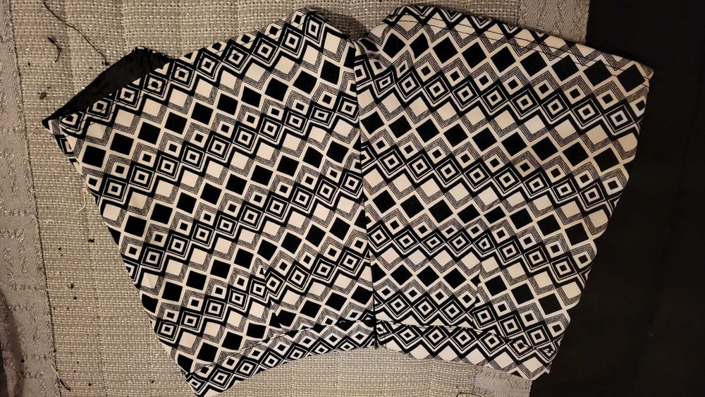 Saia calção padrão preto e branco