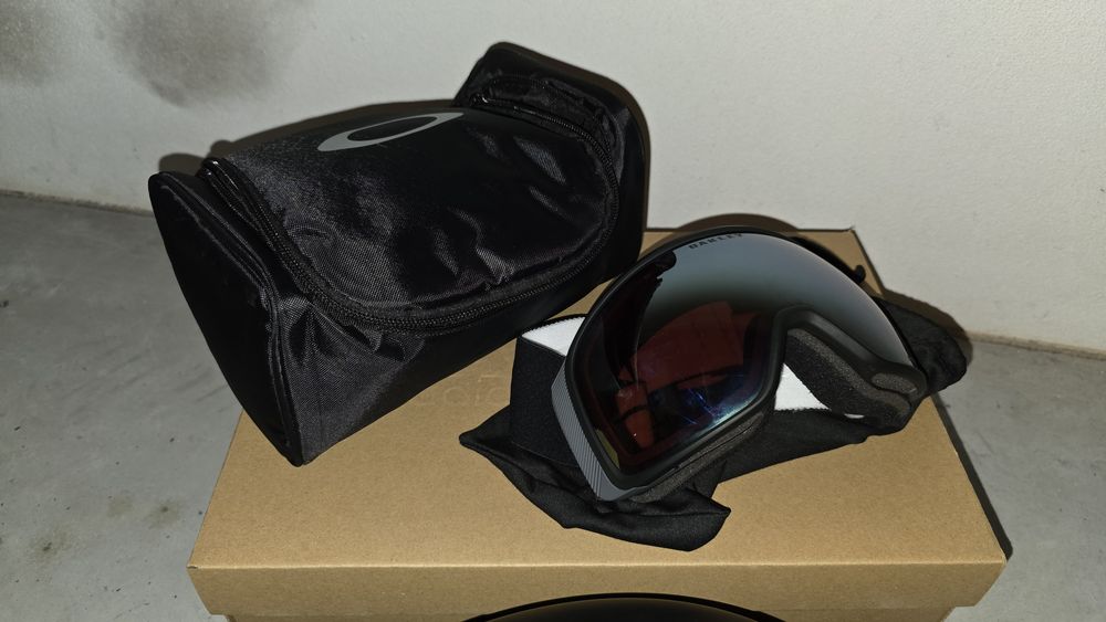 Capacete Cébé Contest Visor + Oakley Flight Tracker L