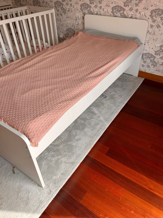 Cama Ikea e colchão