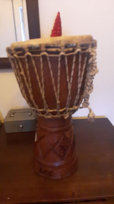 Tambor antigo feito a mão