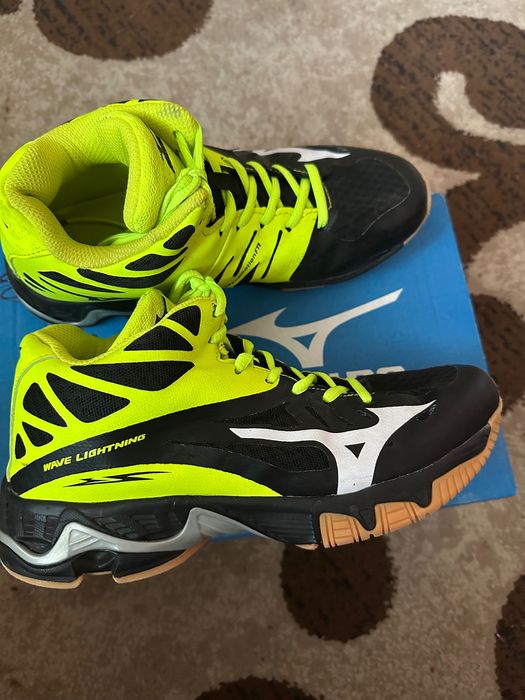 Волейбольні кросовки Mizuno