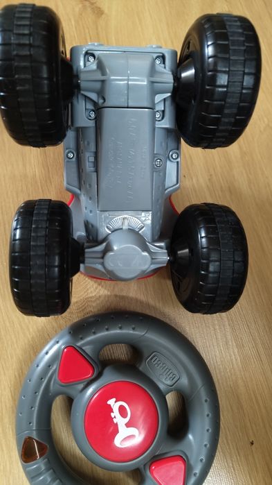 Carro Chicco RC c/ novo