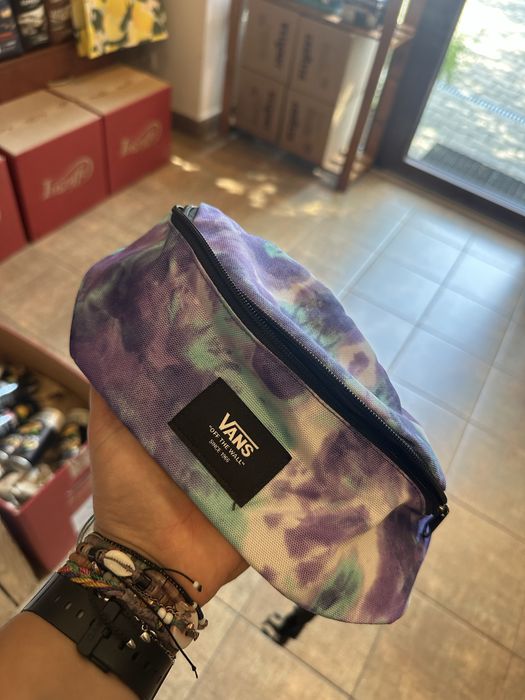 Vans nerka jak nowa  Vans – Mini Ward Cross – Fioletowa nerka z efektem tie dye Fioletowy