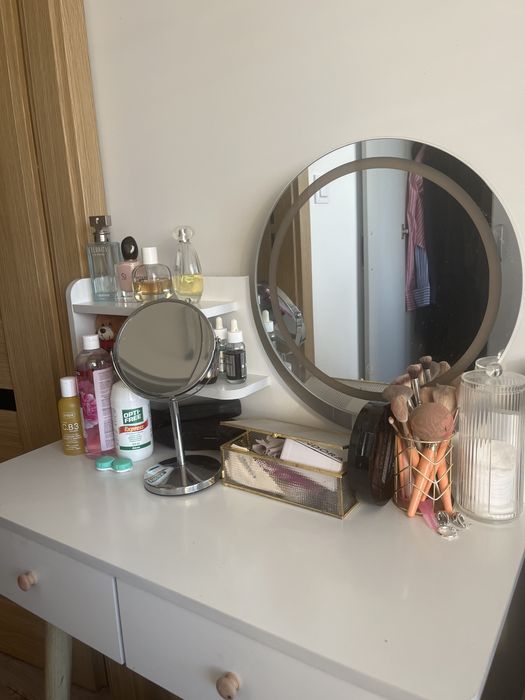 Toaletka damka biala z led